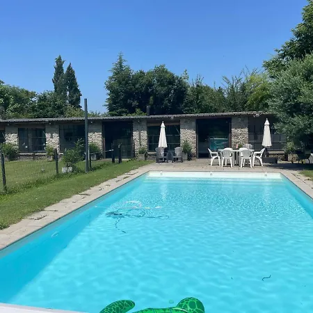 Chateau Pool House Сasa de vacaciones